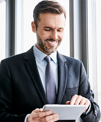 Ttablette dans les mains