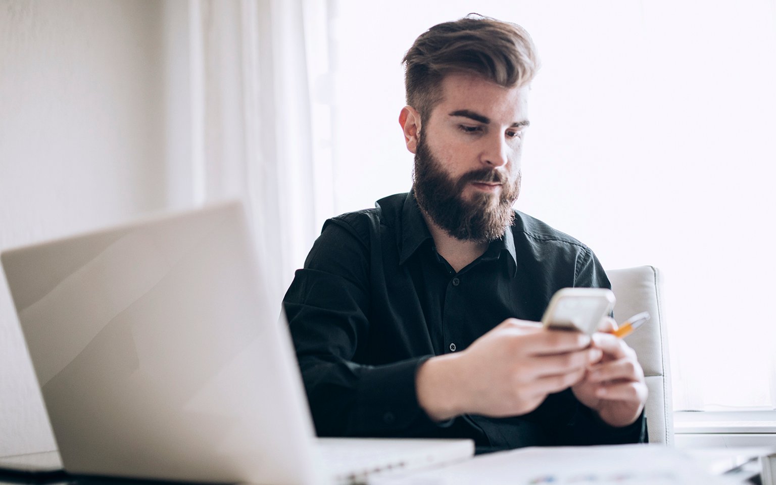 homme barbe mobile pc