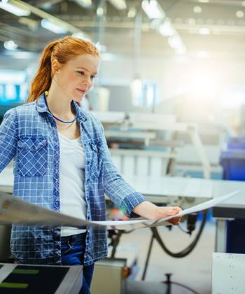Impression de production  lady carrying a print out